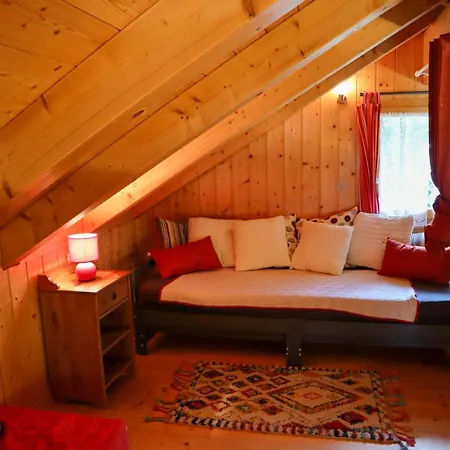 Charmante Maisonnette Avec Vue Sur Les Montagnes Chalais