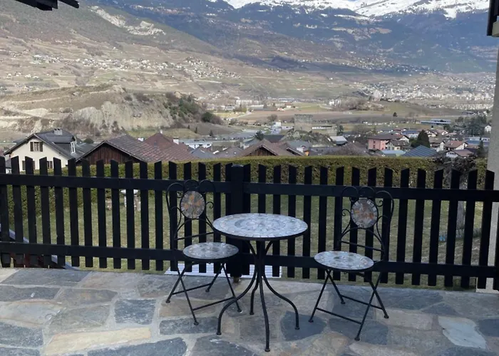 Charmante Maisonnette Avec Vue Sur Les Montagnes Chalais